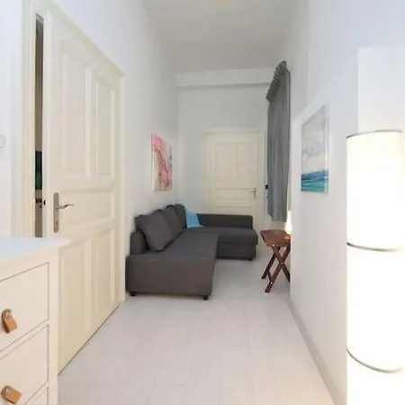 Apartment Spacious Nearby Parliament