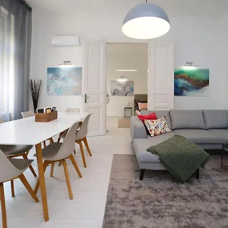 Spacious Nearby Parliament Apartment Budapest